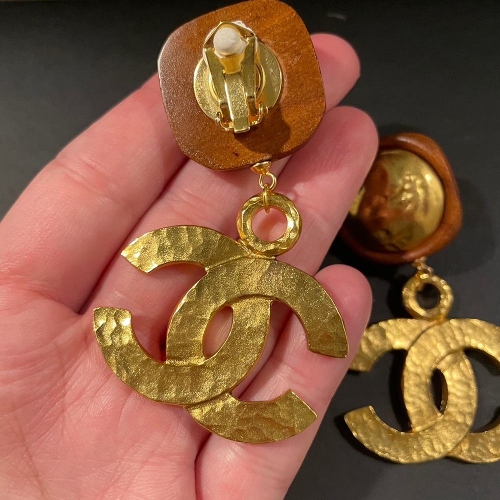 SOLD! Giant vintage CHANEL runway earrings - Picture 6 of 6